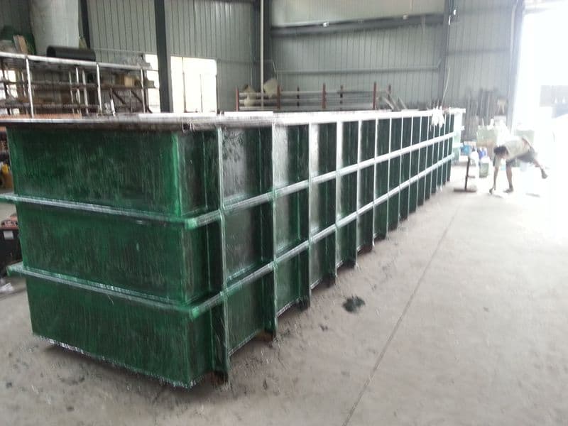Climbing type chromium plating equipment
