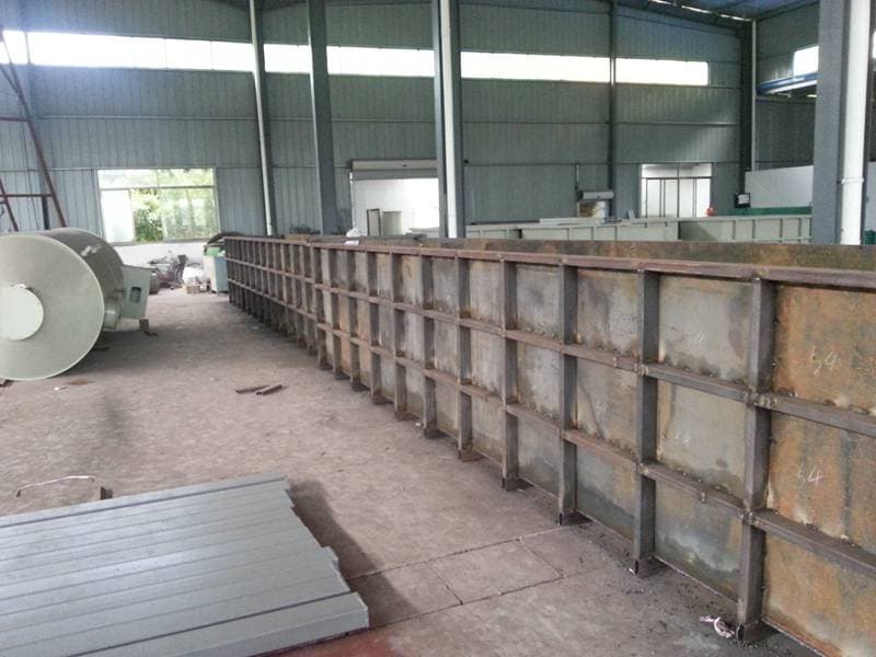 Climbing type chromium plating equipment