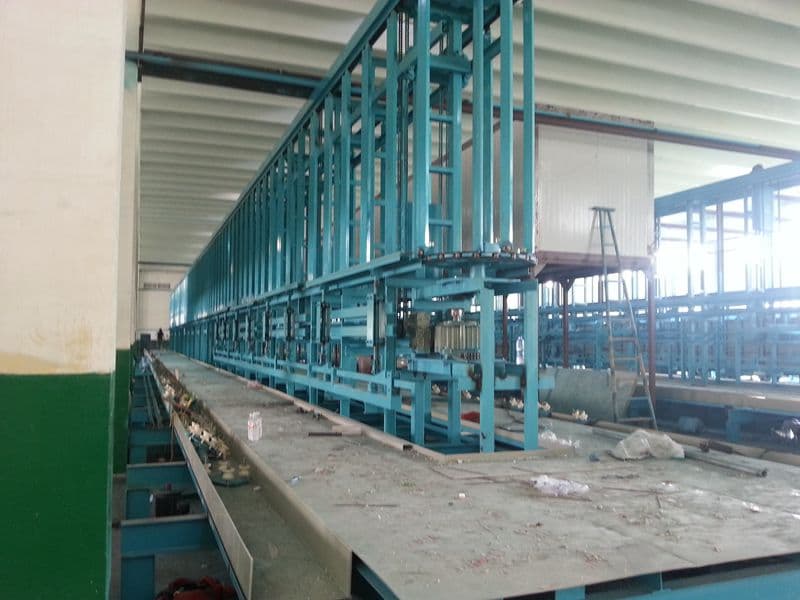 Vertical lifting electroplating equipment