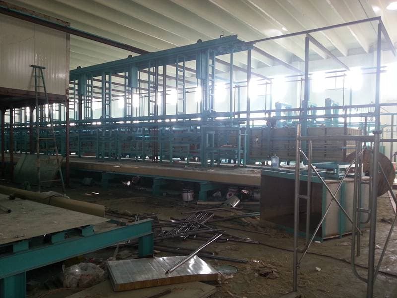 Vertical lifting electroplating equipment
