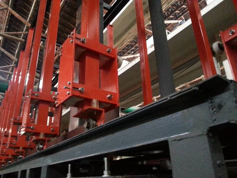 Vertical lifting electroplating equipment